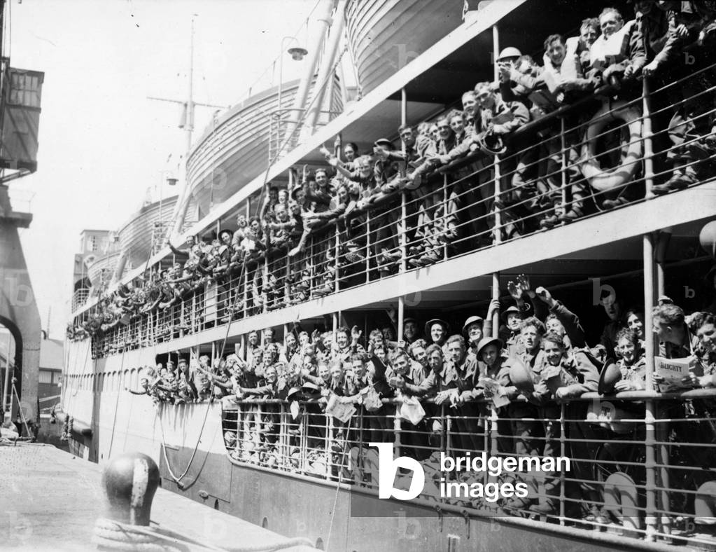 Re-enforcements for the British Expeditionary Force embarking on a troop transport ship to cross the channel to France, to bolster the defences on the Franco - Belgium border. 
 Circa May 1940