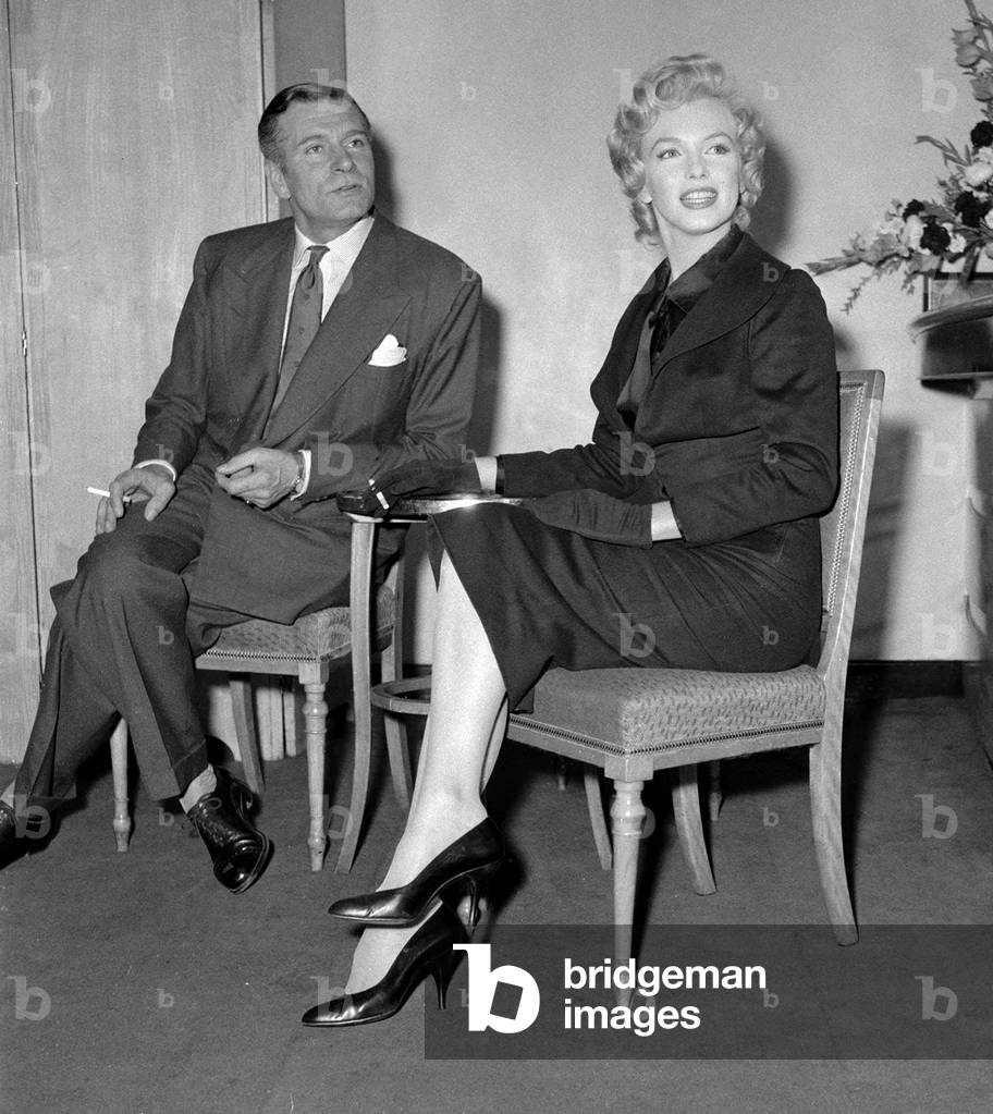 Marylin Monroe and Laurence Olivier at a publicity shoot for their movie 