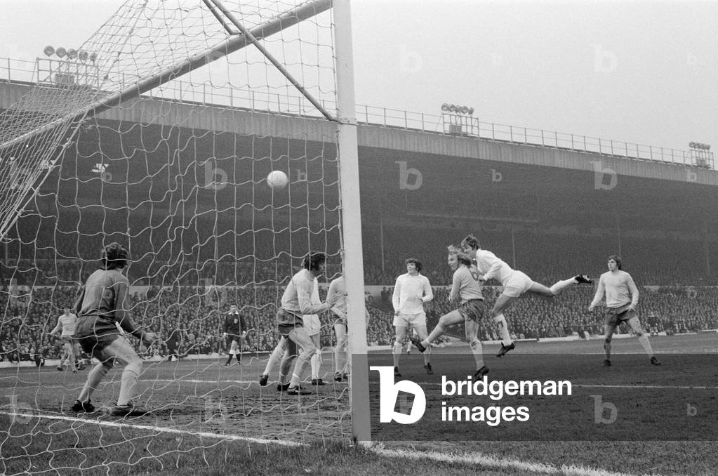 FA Cup Quarter Final match at Elland Road. Leeds United 2 v Tottenham Hotspur 1 Leeds' Allan Clarke fires in a header toward the goal of Spus goalkeeper Pat Jennings, 18th March 1972 (b/w photo)