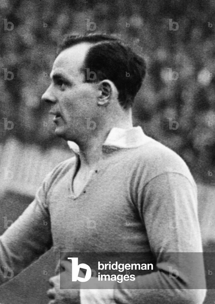 EVALUATION SCAN ONLY . Leicester City Scottish footballer Johnny Duncan. January 1926.