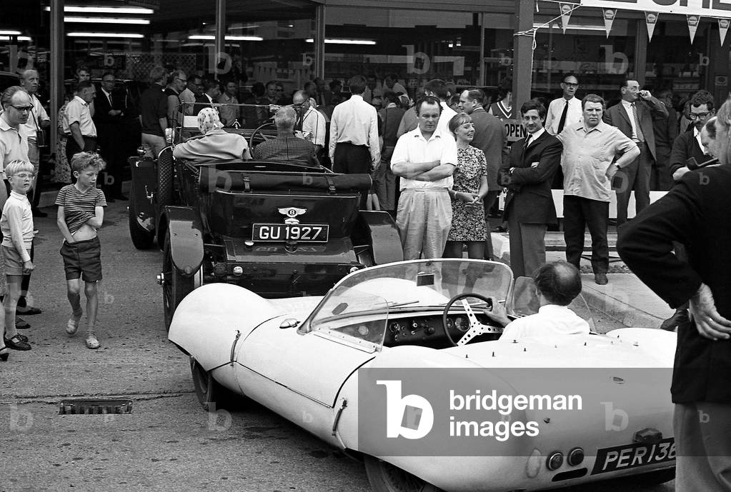 The Bentley Rally run by the Bentley Drivers' Club and Shell to mark 50 years of Bentley Cars. Crowds lined The Parade, Leamington, to cheer them on. 13th June 1969 (b/w photo)