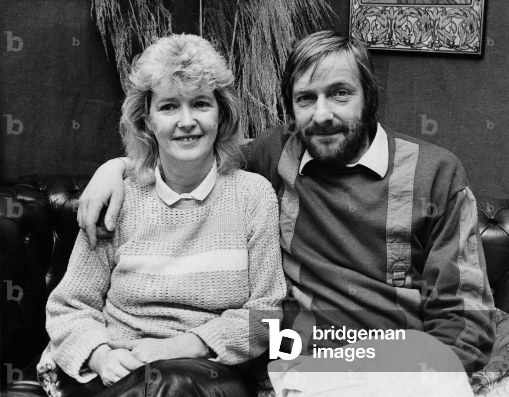 Alan Hull of the pop group Lindisfarne pictured at home with his wife Pat. 21/02/86