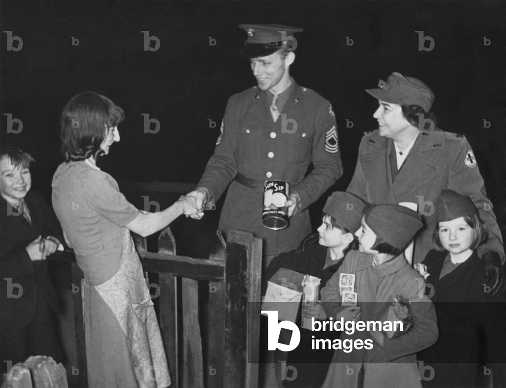 US Army in Britain
Elsie's mother thanks Sergt. Clyde Rusell of the US Army when he returned the children home following a christmas party loaded up with good things to eat.