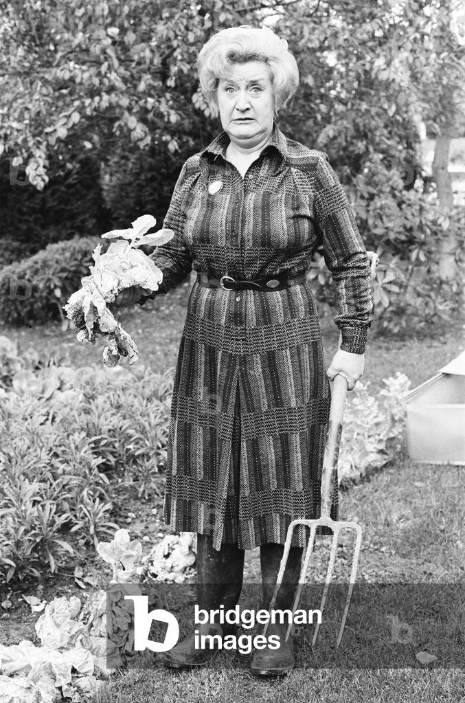 Actress Molly Sugden at home in her garden. 12th November 1977 (b/w photo)