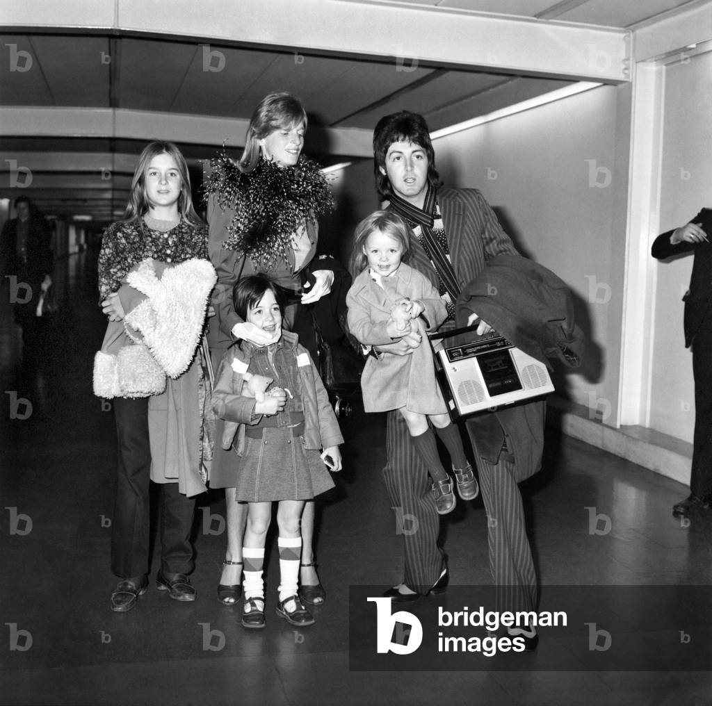 Pop star Paul McCartney and family, 10th January 1975 (b/w photo)