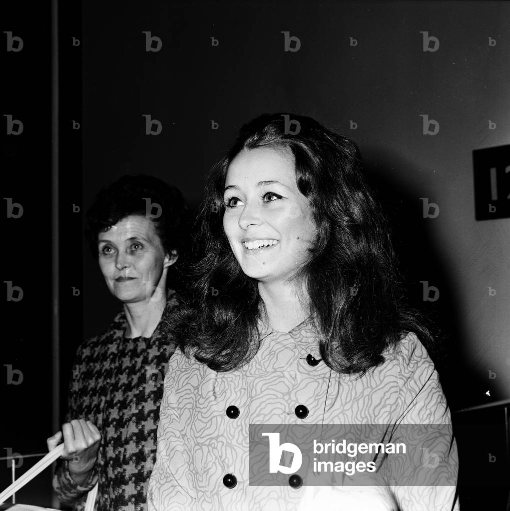 Miss UK 1969. Sheena Drummond from Scotland with her mum.. 22nd October 1969 (b/w photo)