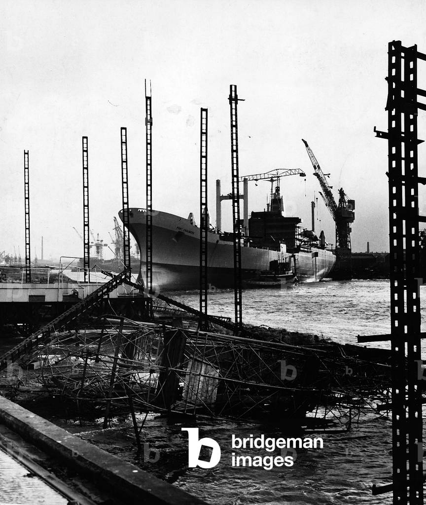 Damage to shipyard cranes caused by a heavy storm in Scotland, January 1968 (b/w photo)