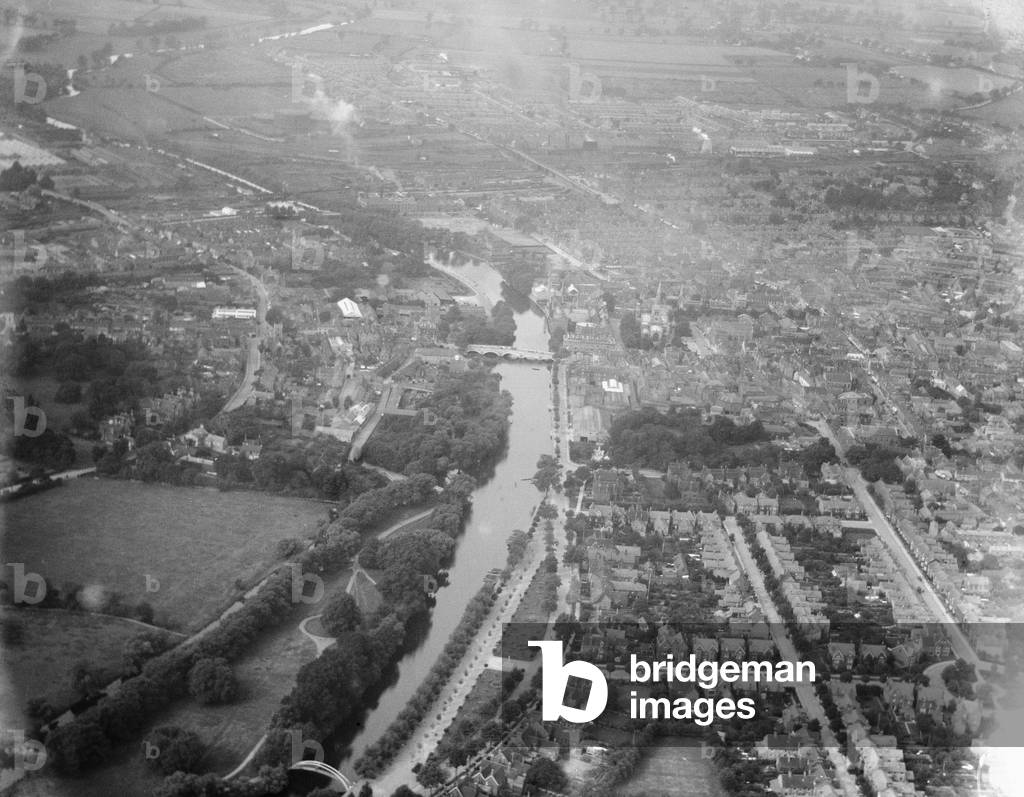 Aerial view of Bedford Town and the river Ouse. 1926.