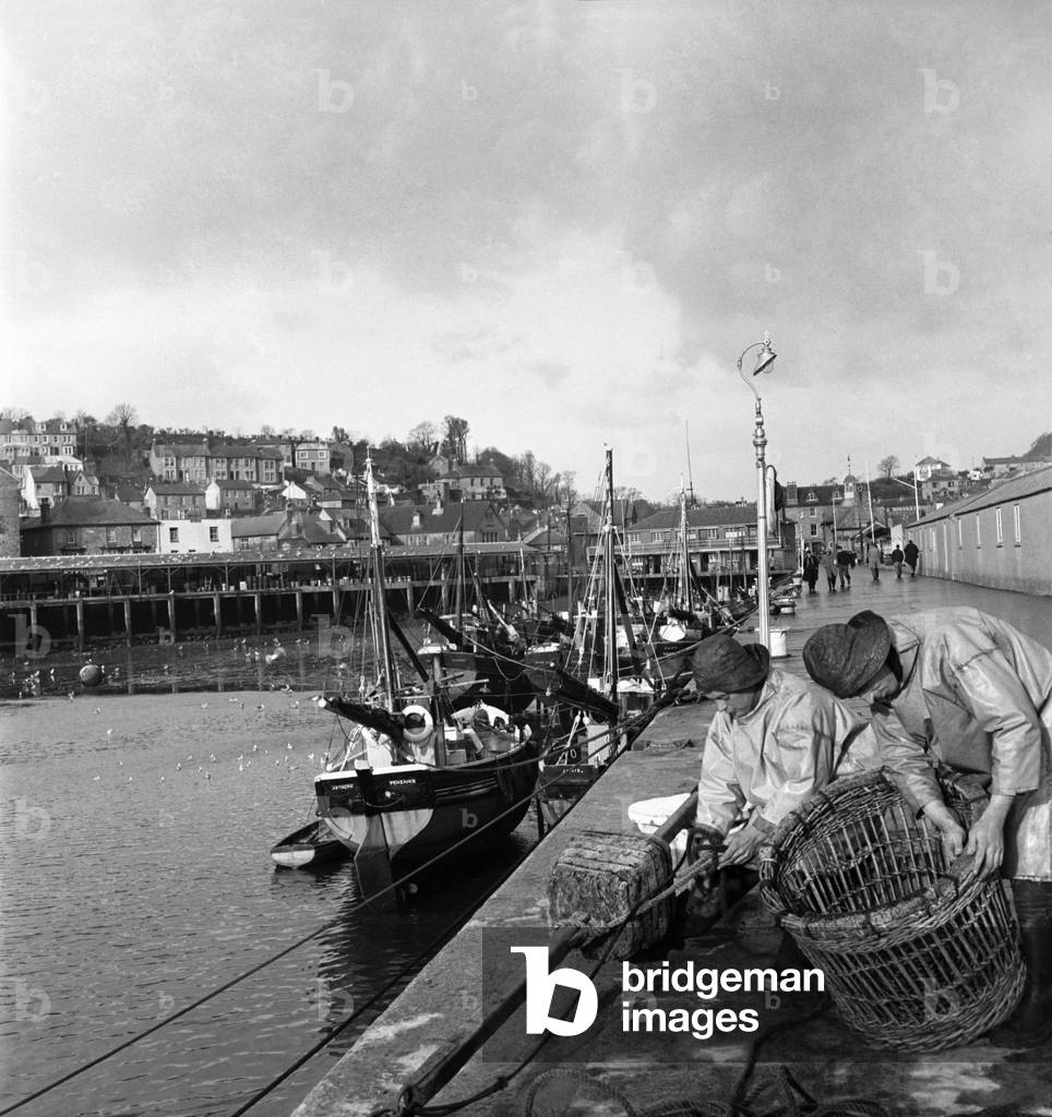 The earliest yellow narcissi called Soleil D'or, which are grown on the Islands of Scilly, are being sent out, packed in boxes and sent by boat to Penzance, for Covent Garden Market. February 1953 D647-005