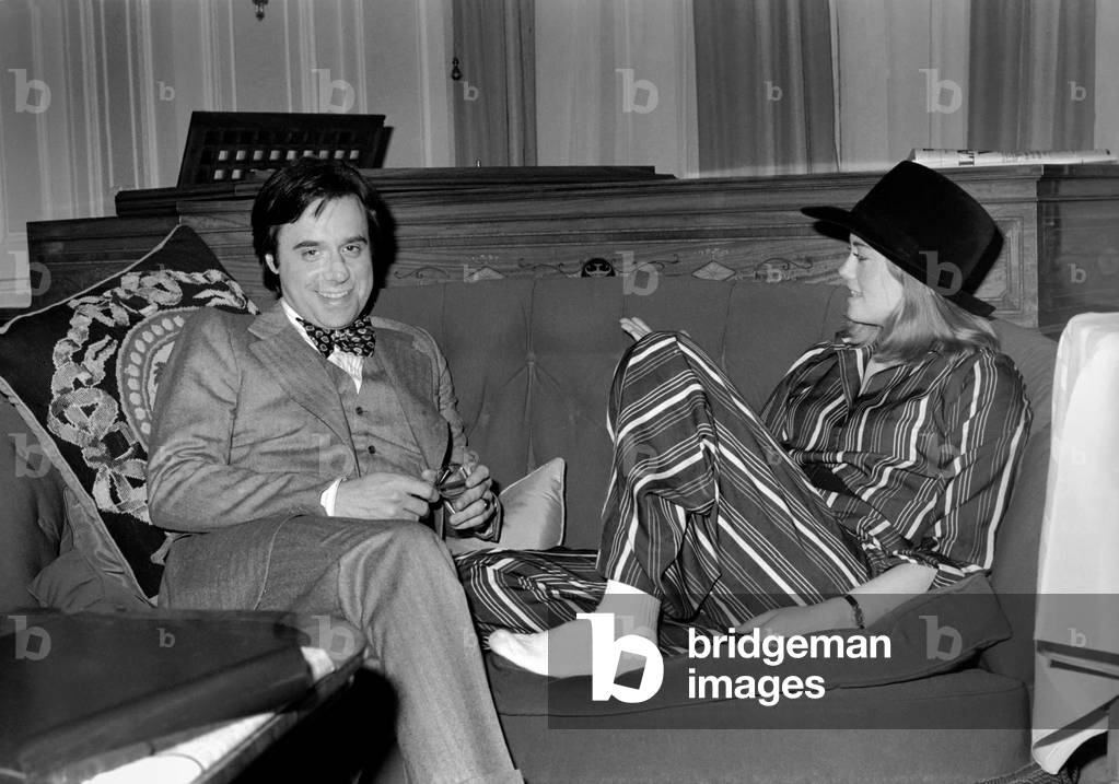 Peter Bogdanovitch and his fiancée Cybill Shepherd at Claridge's Hotel, March 1975 (b/w photo)
