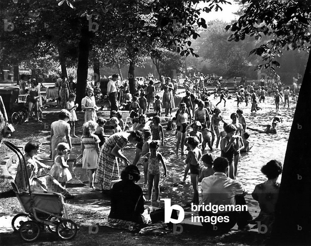 The children's lido in Brandling Park, Newcastle, August 1955 (b/w photo)