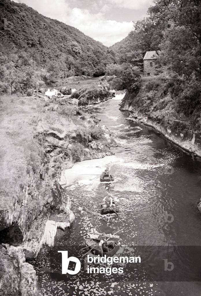 Wales Coracles scenic view 1962
boats river rural countryside britain water mountains hills landscape