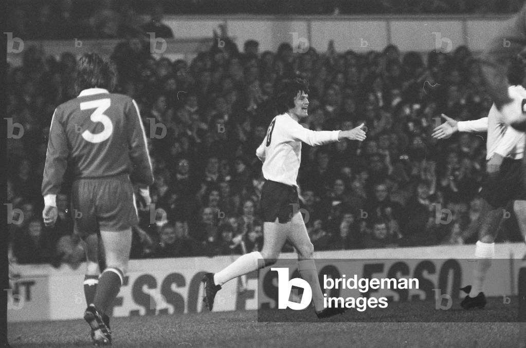 Tottenham Hotspur v Doncaster Rovers league cup quarter final match at White Hart Lane December 1975. Final score:Tottenham Hotspur 7-2 Doncaster Rovers (photo)