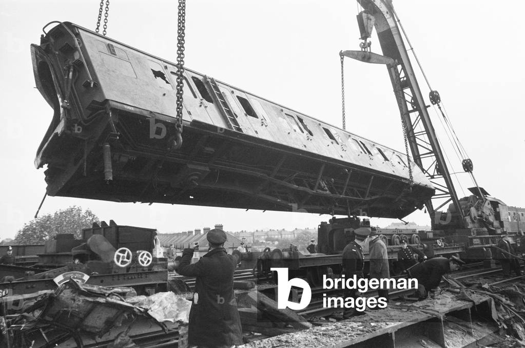 Hither Green train crash. On Sunday 5 November 1967 the 19:43 Hastings to Charing Cross service, consisting of twelve coaches derailed at 21:16 shortly before the St Mildred's Road railway bridge, near Hither Green maintenance depot., 1967 (b/w photo)