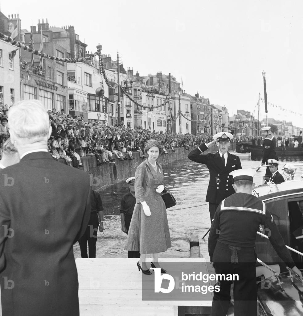 Her Majesty Queen Elizabeth II arriving at St Peter Port in Guernsey on her royal visit to the Channel Islands with her husband Prince Philip, Duke of Edinburgh.
29th July 1957.