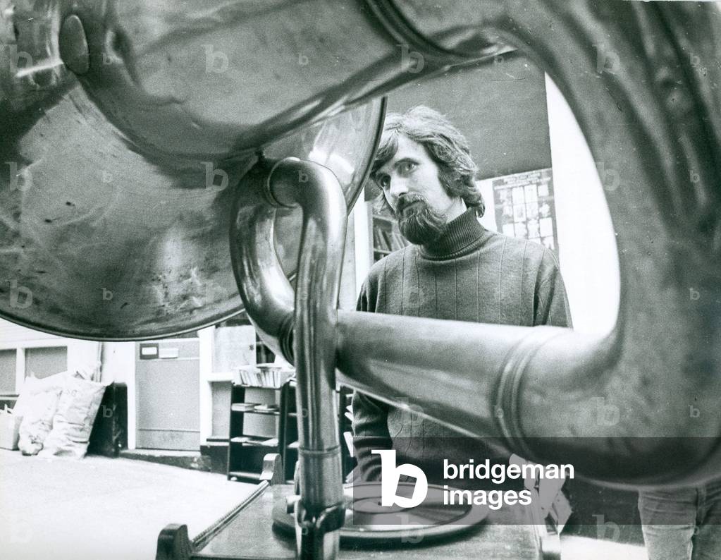 Derek Giant gramophone displayed in Derek Kirkup’s Gallery in Newcastle’s Handyside Arcade, in October 1971 (b/w photo)