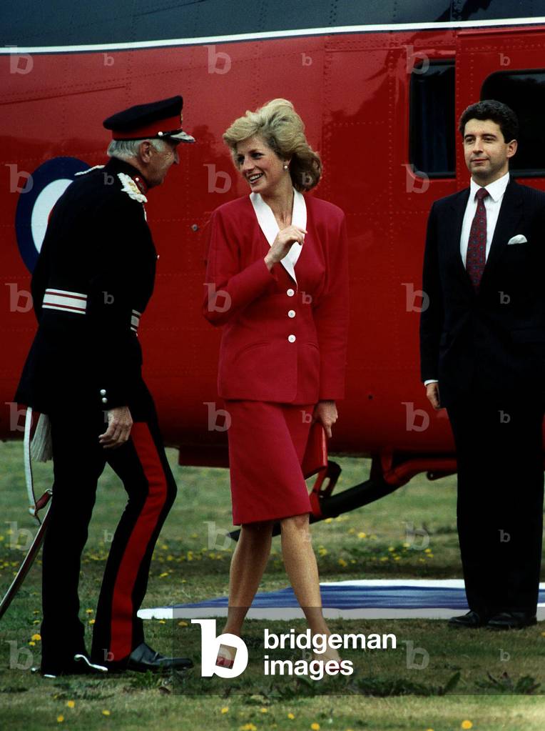 Princess of Wales arriving in Bristol wearing red jacket and skirt, September 1989 (photo)
