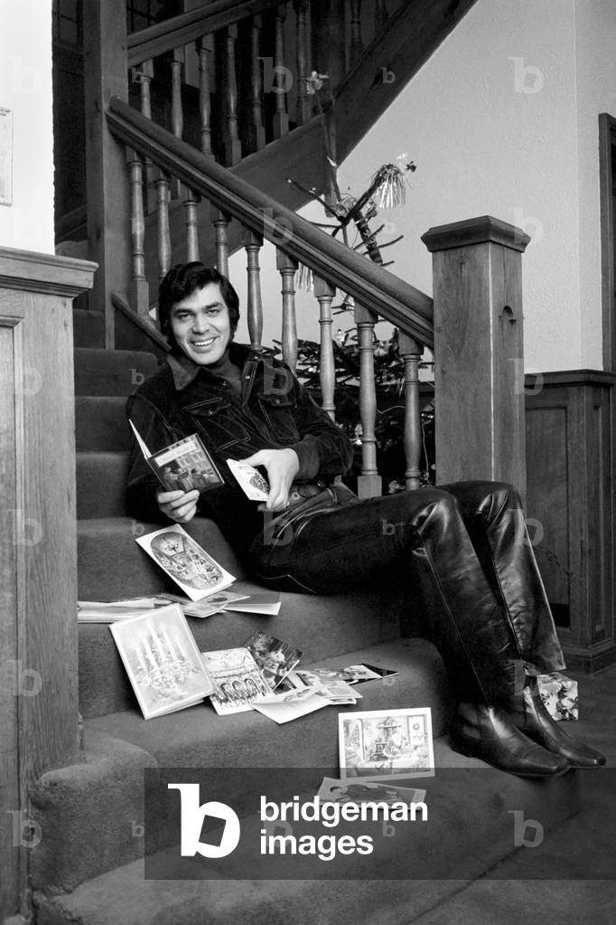Engelbert Humperdinck pictured at his St. George's Hill Weybridge Home. 
Engelbert looks at a few of his Christmas Cards. 
December 1969