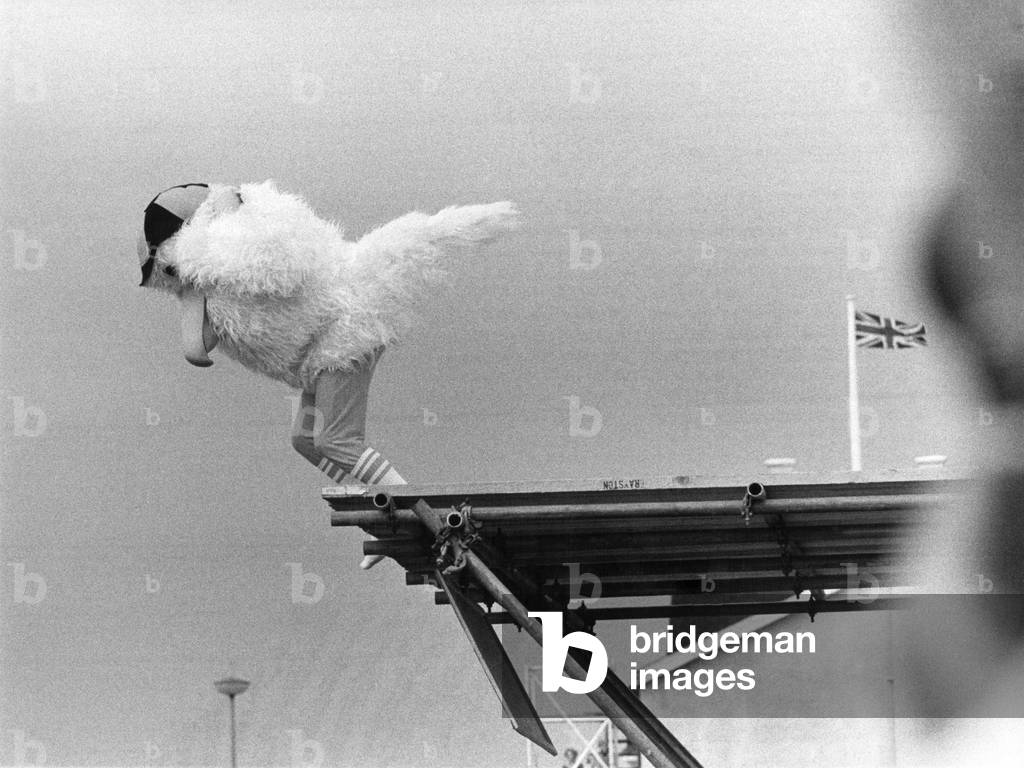 The Birdmen of Bognor. That's no chicken' it's just another competitor in the Birdmen of Regis birdmen content in which 23 flying oddities tried unsuccessfully to win the £3,000 first prize for a pier-end flight of 50 metres. August 1979