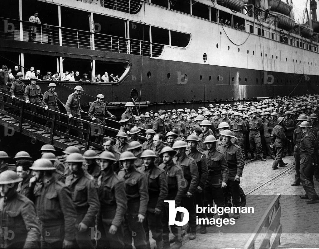 World War 2 British soldiers disembarking their ship, 8th May 1940 (b/w photo)
