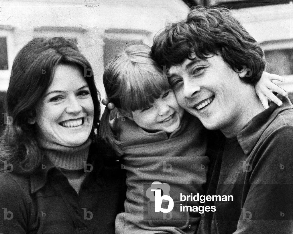 Richard Beckinsale TV actor with his girlfriend Judy Loe and young daughter Katie (3 1/2) at his home in Twickenham, 24th March 1977 (b/w photo)