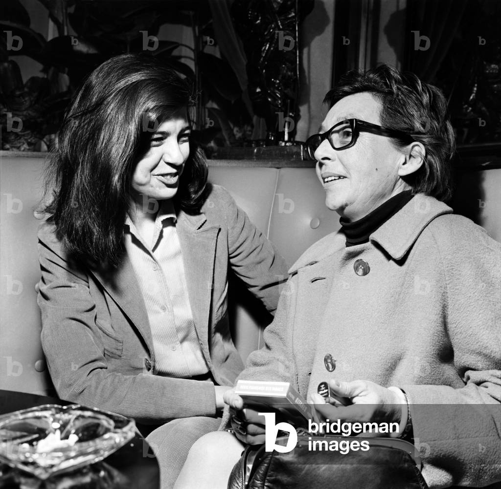 Susan Sontag and Marguerite Duras, Mayfair Hotel, London, November 1969 (b/w photo)