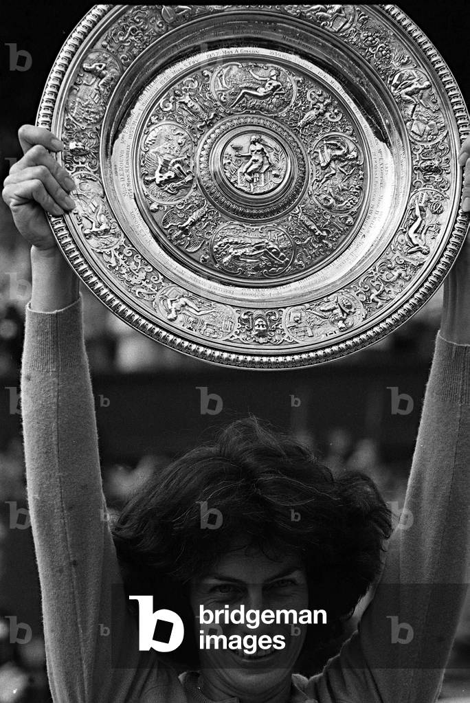 Virginia wade wins the Ladies singles final Wimbledon 1977