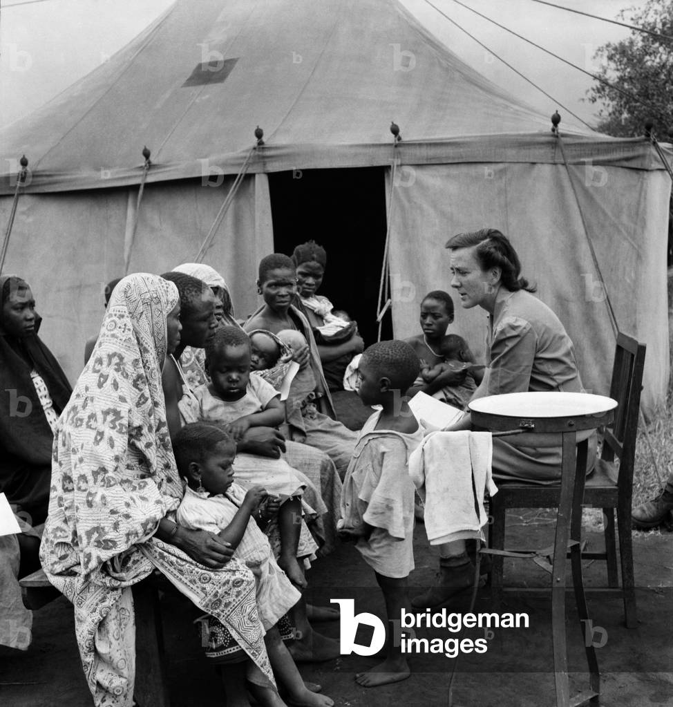 East African groundnuts scheme. Open air hospital at Kongwa - Sister Helen Porter with native mothers and babies. May 1952 O15017-005