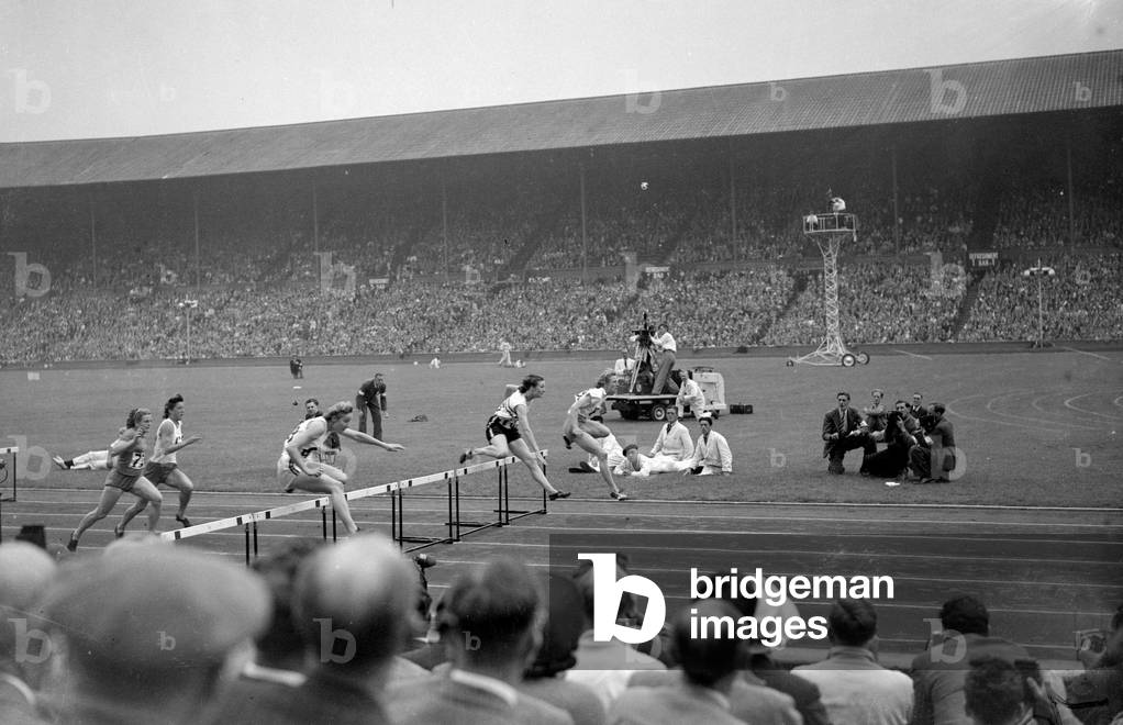 Olympic Games 1948 80 Metres Hurdles Final at Wembley Stadium - won by Fanny Blankers Koen from Holland with Maureen Gardner of Great Britain 2nd and Shirley Strickland of Australia 3rd - Fanny Blankers Koen a dutch housewife won four Golds at the London Olympics (100m 200m 80m hurdles and 4x100 relay) Sport Womens Athletics Hurdles Action