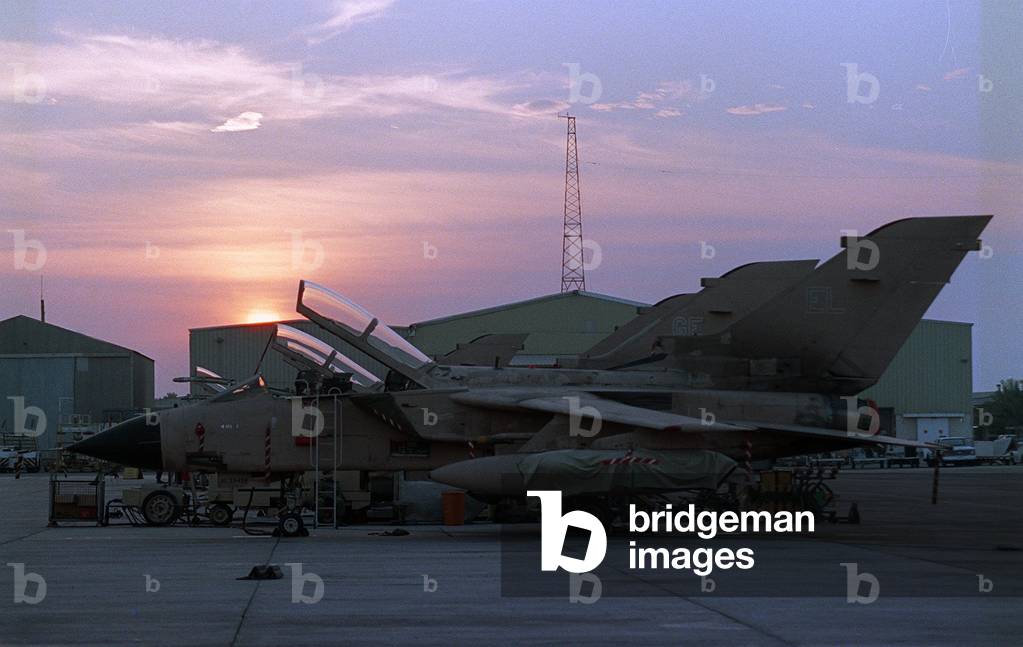Two Tornado GR1 in desert paint scheme are readied for departure to the theatre of conflict in Kuwait, November 1990 (photo)