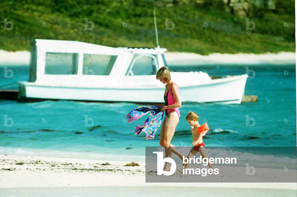 Princess of Wales with Prince Harry on holiday in the British Virgin Islands, 09/01/1989 (b/w photo)