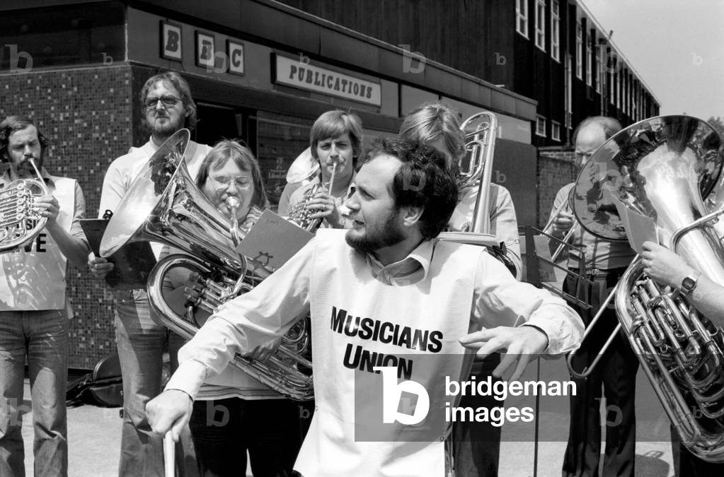 Kenny Everett on the Picket Line, 12th June 1980 (b/w photo)