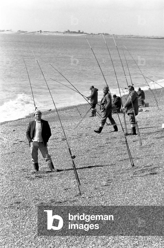 Fishing/Fisherman/Fishermen Sport/Outdoor: 2000 anglers fish from Folkestone Beaches, March 1975 (b/w photo)
