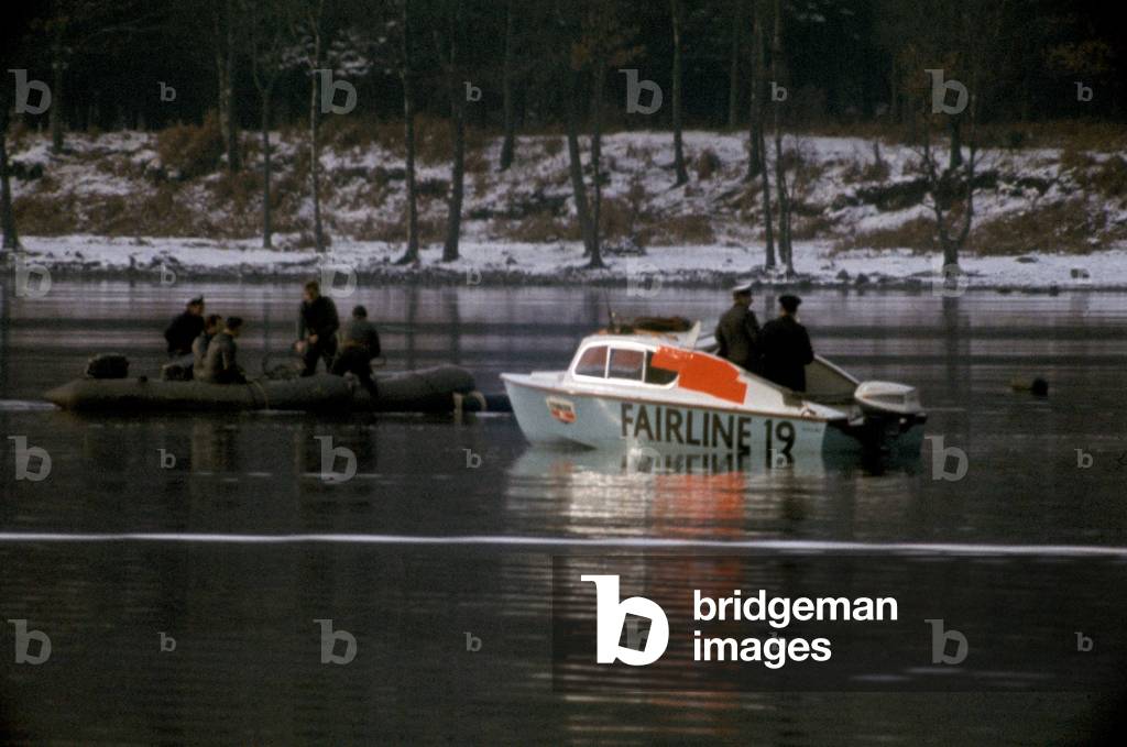 Divers looking for the remains of Donald Campbell, January 1967