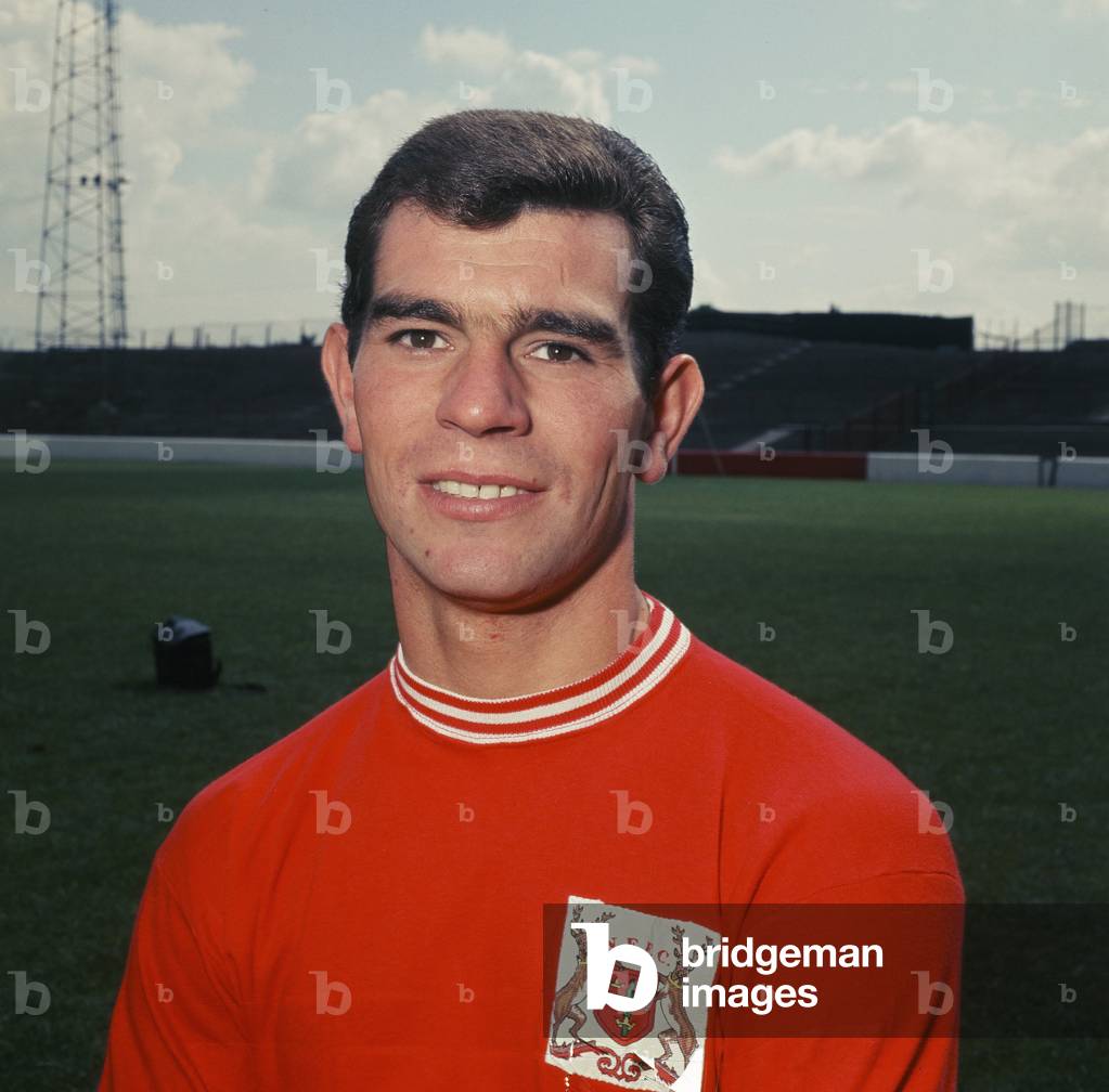 Nottingham Forest Henry Newton posing for at the start of the 1967/68 season (photo)