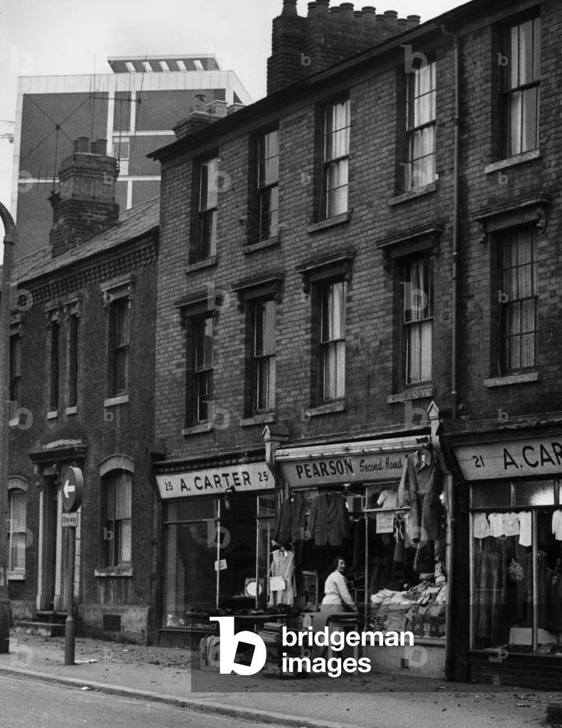 Pearson Second Hand shop, 23, Stoney Stanton Road, Coventry. Number 21 must be demolished.
25th October 1968