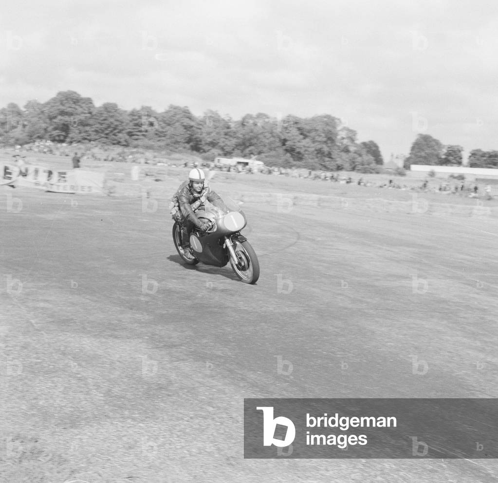 Action from the Daily Herald Motor Cycle Racing Championship at Thruxton. 4th August 1958