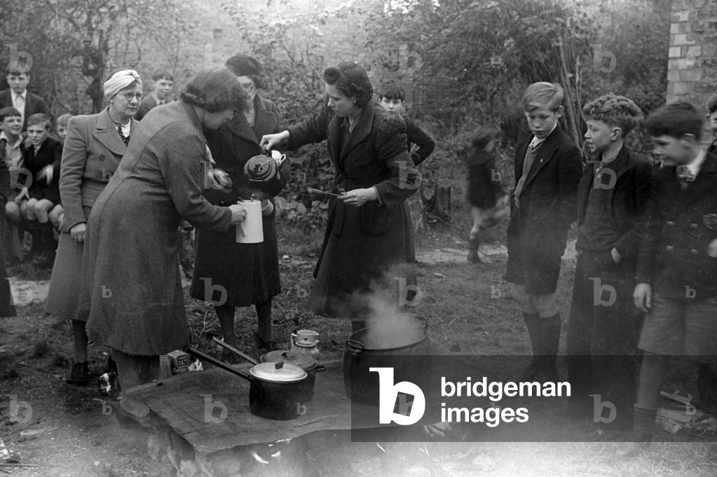 Alfieri. Tea being brewed up during Invasion Exercises, Kingston, London.
25th October 1942