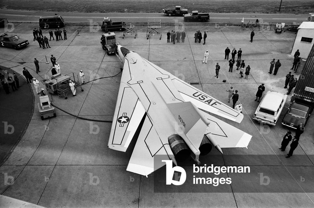 F111 USAAF Swing wing bomber, 25th May 1967 (b/w photo)