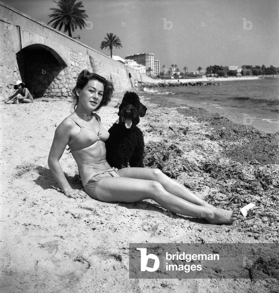Sasi Tschaen and Yolande Blatt. South of France. July 1949 O20688
