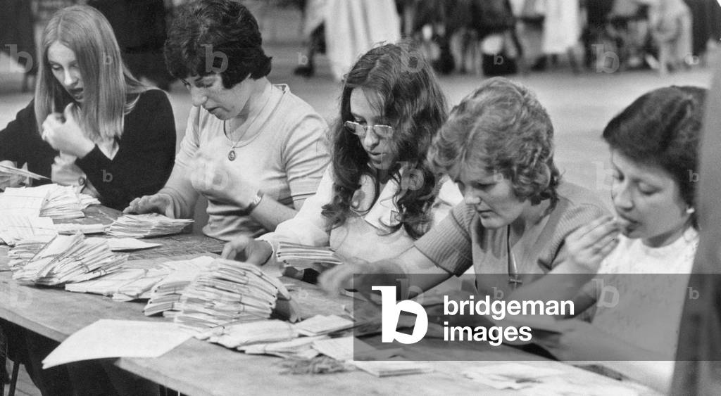 UK European Communities Membership Referendum, 1975, also known as the Common Market referendum, was held on 5th June 1975, to gauge support for the country's continued membership of the European Economic Community. Our Picture Shows, the scene in Sophia Gardens Pavilion, Cardiff, Wales, this morning, Friday 6th June 1975, as votes recorded in South Glamorgan are counted, 1975 (b/w photo)