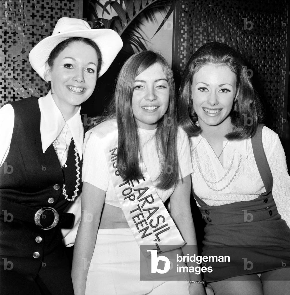 Miss top teen contest at the Lyceum, 17th December 1969 (b/w photo)