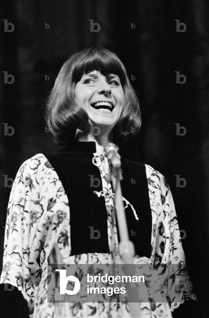 Pam Ayres performs at Bristol Hippodrome. 6th April 1977 (b/w photo)