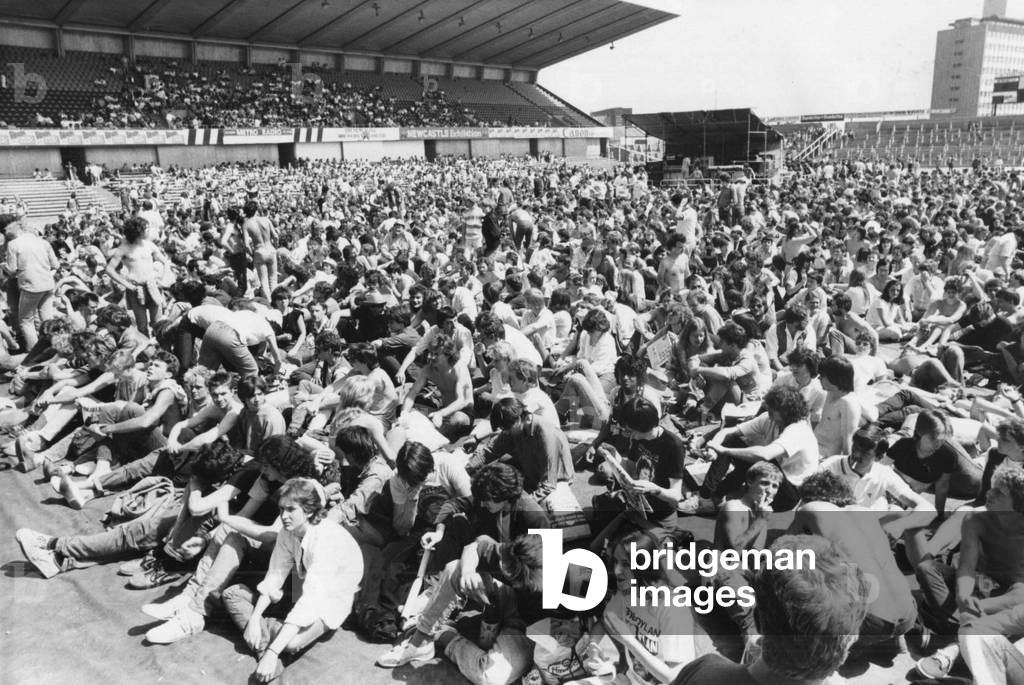 Singer Bob Dylan in concert at St James's Park, Newcastle, 5th July 1984 (b/w photo)