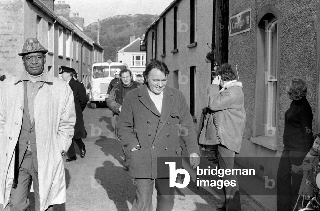 Richard Burton filming: 'Under Milk Wood' on location at Fishguard, South Wales. February 1971 (b/w photo)