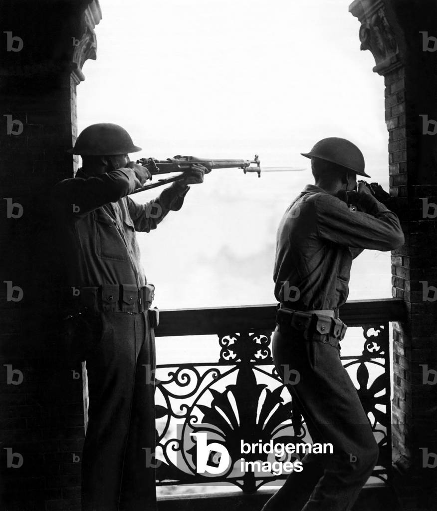 Soldiers of the Chinese defence force in Shanghai uniform with rifles take aim as they defend their post, 9th August 1927 (b/w photo)