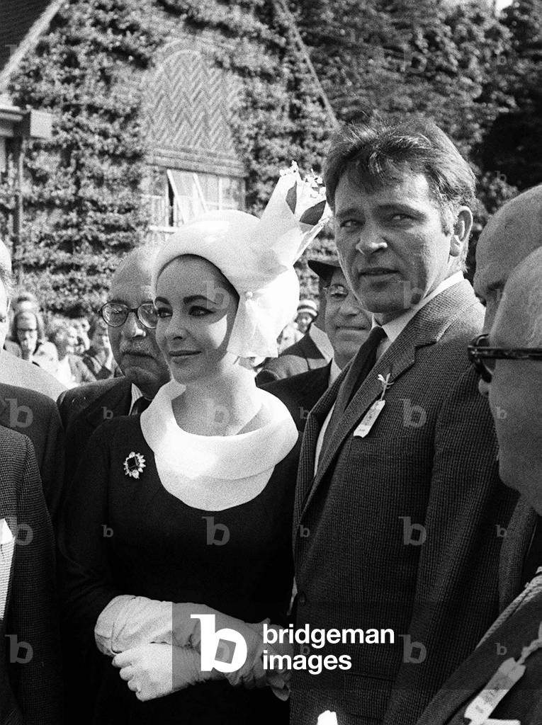 Elizabeth Taylor Sept 1963 and Richard Burton at sandown Park race course