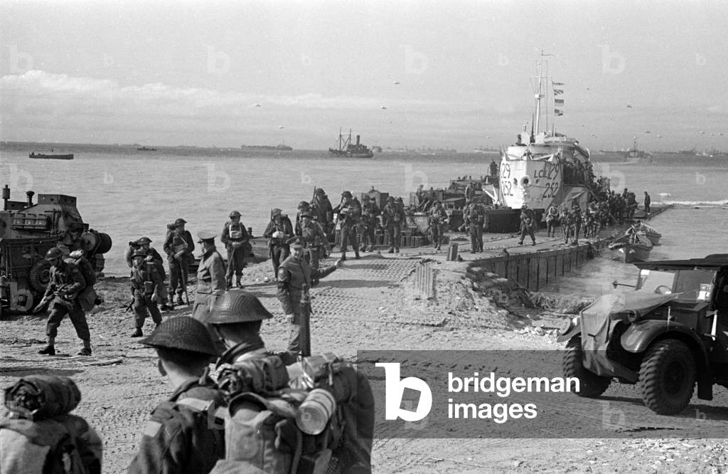 British re enforcement land on Gold beach for the big push into the Normandy town of Caen, June 16th 1944 (b/w photo)