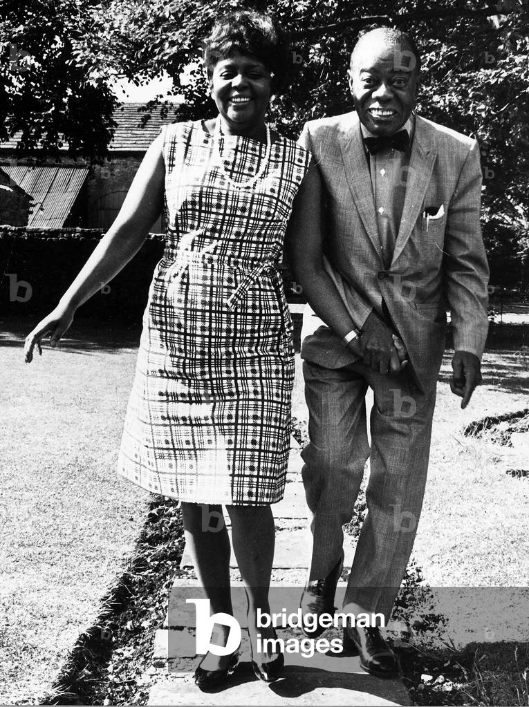 Louis Armstrong jazz trumpeter with his wife Lucille, 15/01/1963 (b/w photo)