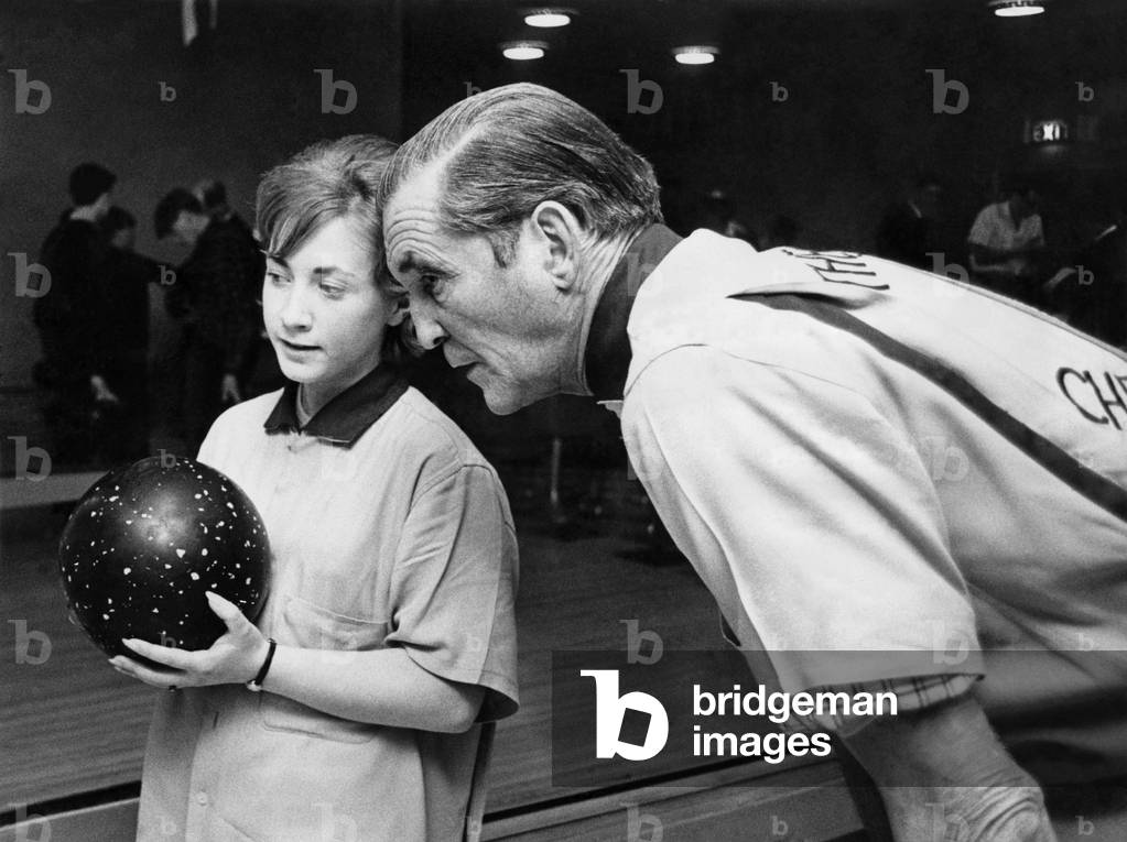 It may seem like an odd job for a peer of the realm, but the Marquess of Bath doesn't mind that a bit. May 1965 (photo)